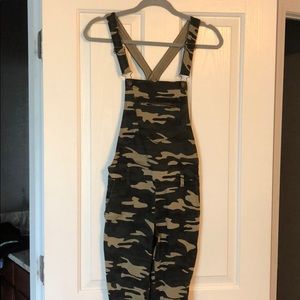 Forever 21 skinny camo overalls. Size 24